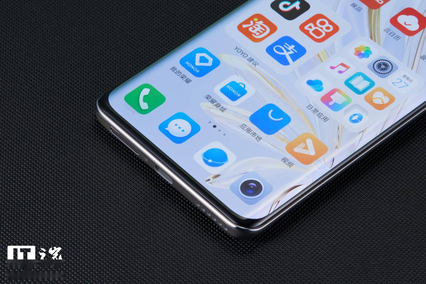 【IT之家开箱】荣耀 70 Pro / Pro+ 图赏