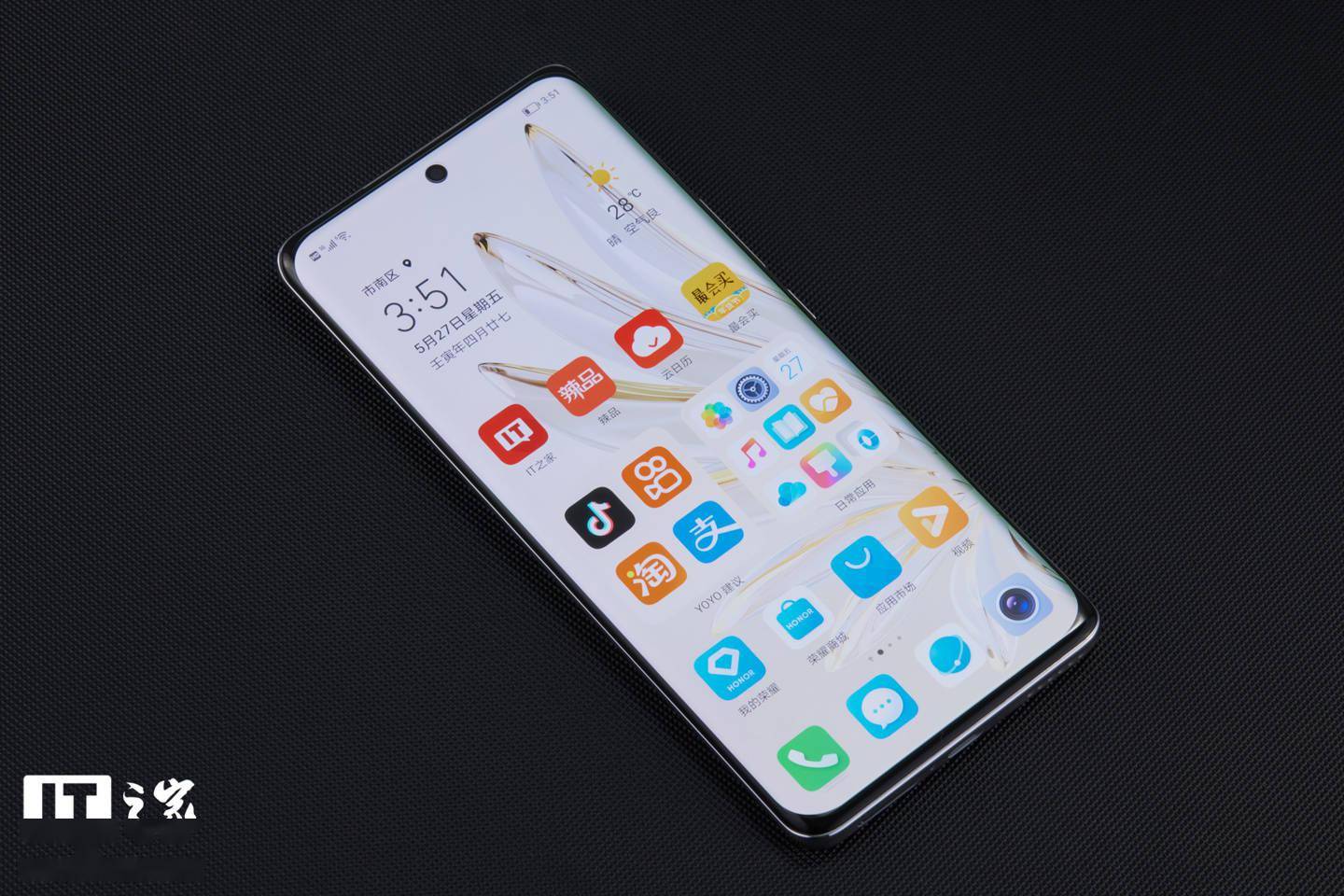 【IT之家开箱】荣耀 70 Pro / Pro+ 图赏