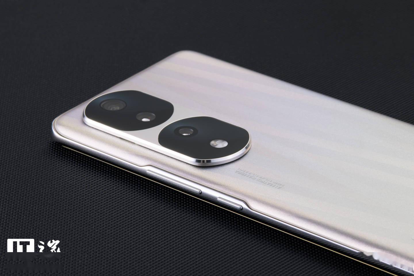 【IT之家开箱】荣耀 70 Pro / Pro+ 图赏