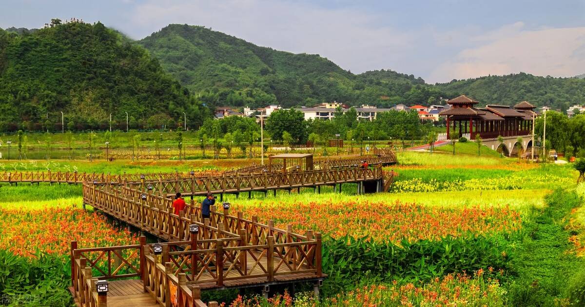 闲来戏作话《四居》——《山居》《村居》《城居》《闲居》