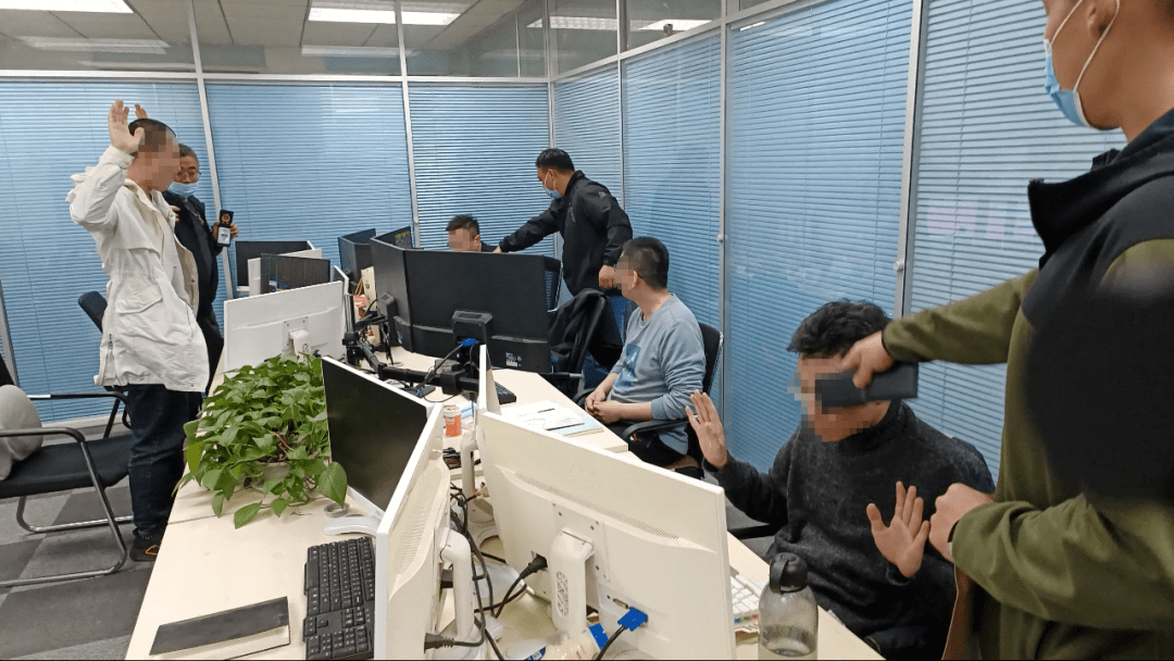 国内首例<strong></p>
<p>网上美股交易</strong>！山东警方破获一起擅自设立证券机构交易美股证券业务案件！