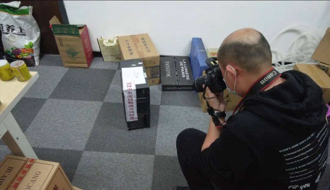 国内首例<strong></p>
<p>网上美股交易</strong>！山东警方破获一起擅自设立证券机构交易美股证券业务案件！