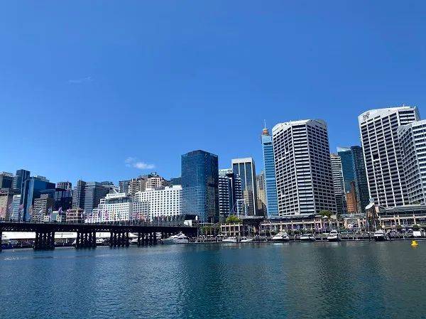 暂停内地居民身份开港美股账户？20家券商回应<strong></p>
<p>美股限价单</strong>！返澳留学生“一房难求” 限价政策难抑涨价冲动 本财年零售电价或上涨两成