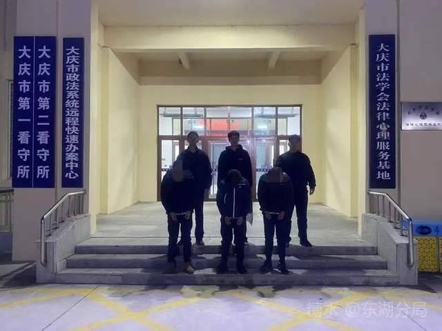 收缴被盗原油1.7吨<strong></p>
<p>原油</strong>，大庆东湖公安破获一起盗窃原油案