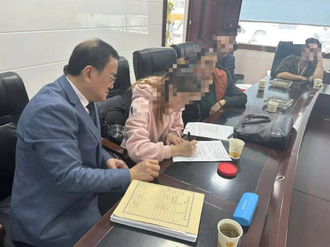 湖南湘西：同居一年后分手<strong></p>
<p>三货币对冲套利ea</strong>，16万元彩礼怎么退？法院这样做
