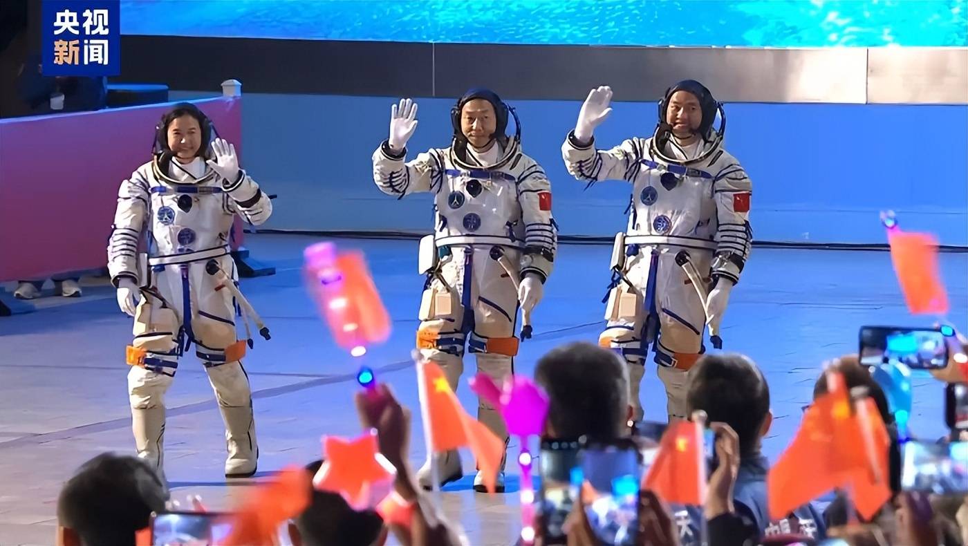 “90后”初上太空！“敦煌的女儿”樊锦诗现身出征仪式<strong></p>
<p>bch币</strong>，见证神舟十九号发射高燃瞬间