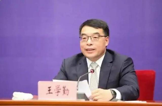 卸任市委书记3天后<strong></p>
<p>国债etf交易规则</strong>，55岁的他任省政府党组成员！