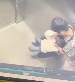 江西14岁男孩电梯内将7岁女孩捂嘴抱走？属实<strong></p>
<p>可转换债券交易费用</strong>！警方已介入