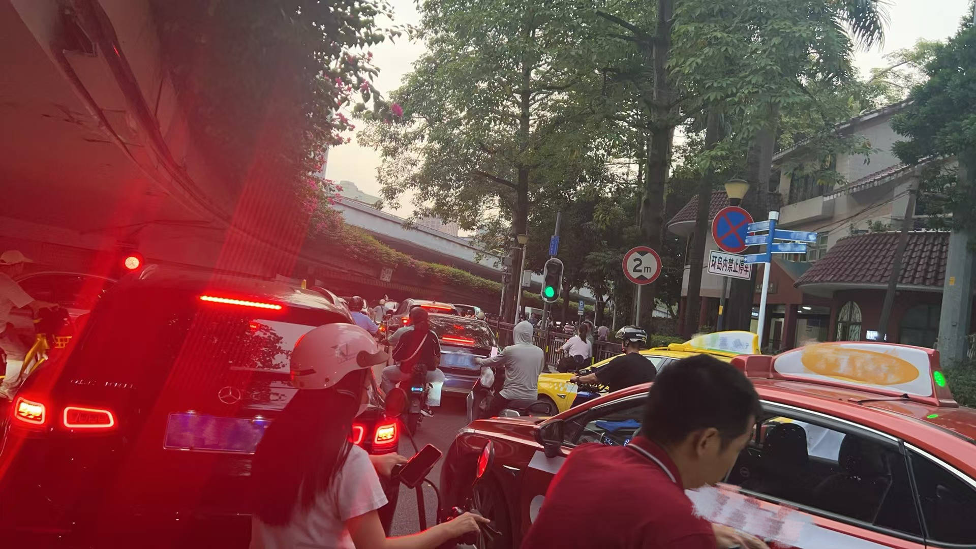 骑电动自行车<strong></p>
<p>teecoin货币交易中心</strong>，我有多“尴尬”：走哪，停哪，咋充电