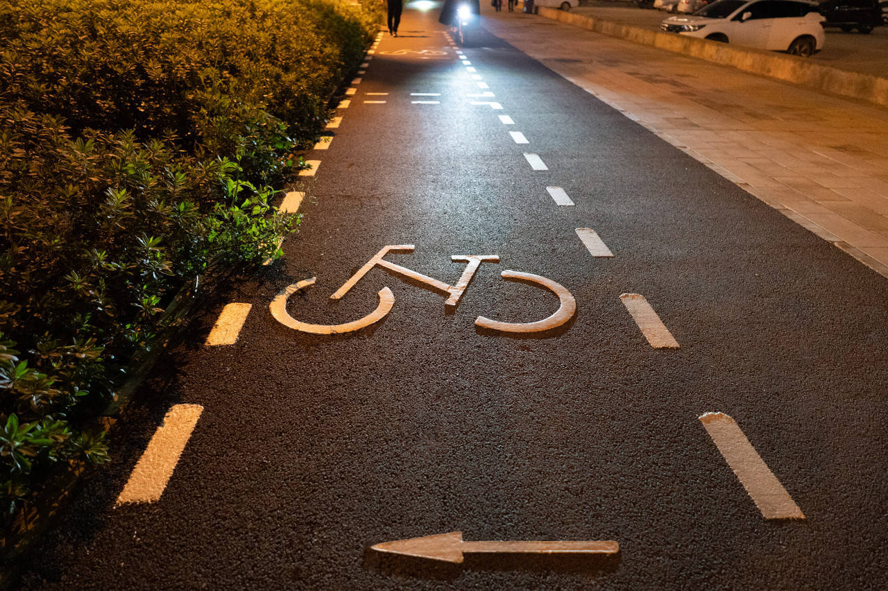 骑电动自行车<strong></p>
<p>teecoin货币交易中心</strong>，我有多“尴尬”：走哪，停哪，咋充电