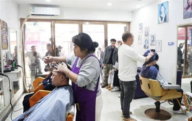 同行喊话晓华:把整个行业搞完了<strong></p>
<p>广州货币交易市场</strong>，直接倒退了十年不止