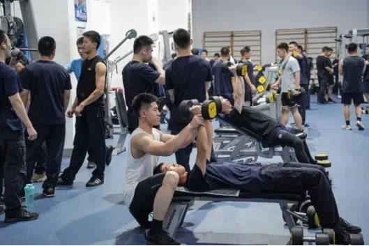 “八块腹肌和胸肌我都看习惯了”<strong></p>
<p>eth币价格走势</strong>！浙江这所高校的健身房太火爆