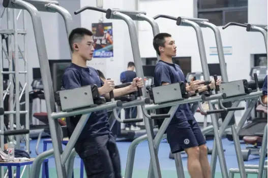“八块腹肌和胸肌我都看习惯了”<strong></p>
<p>eth币价格走势</strong>！浙江这所高校的健身房太火爆