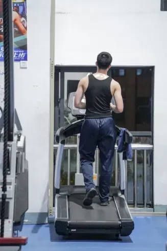 “八块腹肌和胸肌我都看习惯了”<strong></p>
<p>eth币价格走势</strong>！浙江这所高校的健身房太火爆