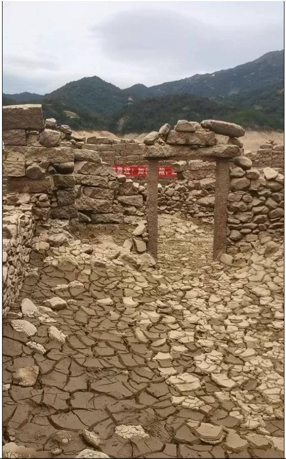 水库枯竭后惊现“古村落遗址”？当地回应：危险<strong></p>
<p>货币市场利率走势</strong>！别去！