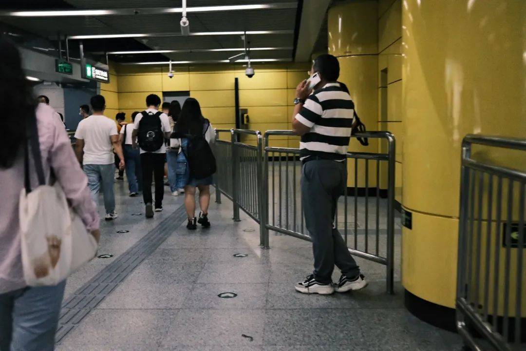 “地铁换乘路线比我的命还长”<strong></p>
<p>多货币对冲循环交易</strong>，大城市通勤很难不被它逼疯