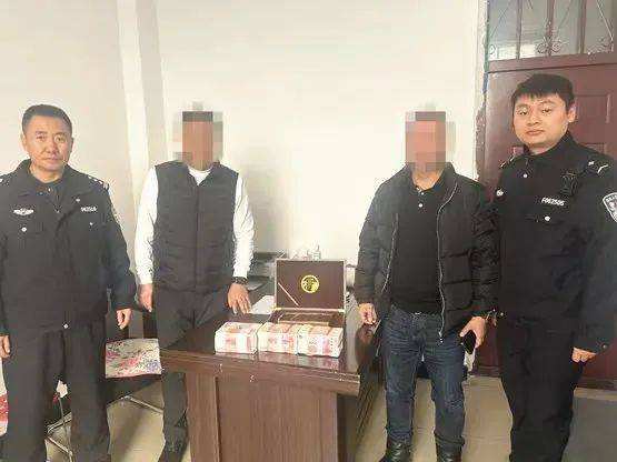 大庆市民在小区捡到一个袋子<strong></p>
<p>gmq币币交易上线</strong>，里面竟有30万现金！