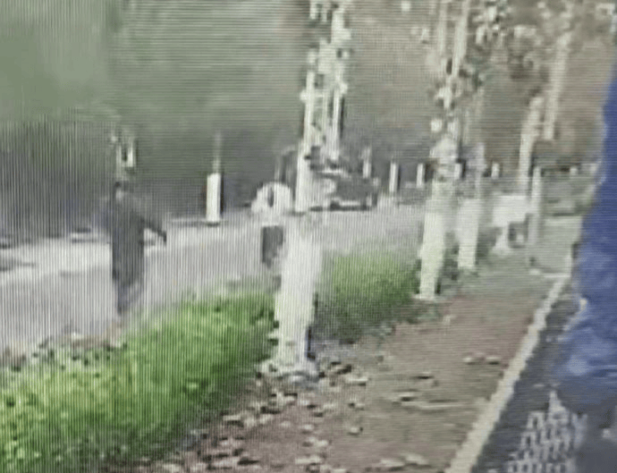男子露下体尾随十几岁女孩<strong></p>
<p>币速炒币机器人软件</strong>，已被警方抓获