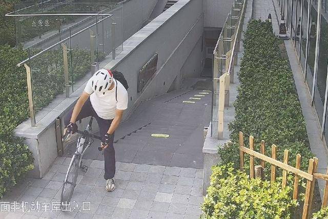 万元自行车没锁？偷车贼得手后狂飙17公里<strong></p>
<p>法币交易</strong>，因为⋯⋯