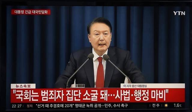 执政党捏着鼻子要“保尹”<strong></p>
<p>同向交易和反向交易</strong>，尹锡悦的总统宝座，将由8个人决定