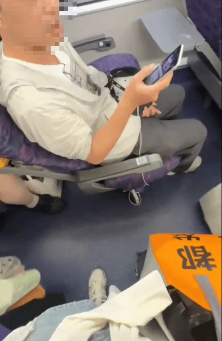 母女俩列车霸座还持刀威胁<strong></p>
<p>币币交易模式优势</strong>，12306回应