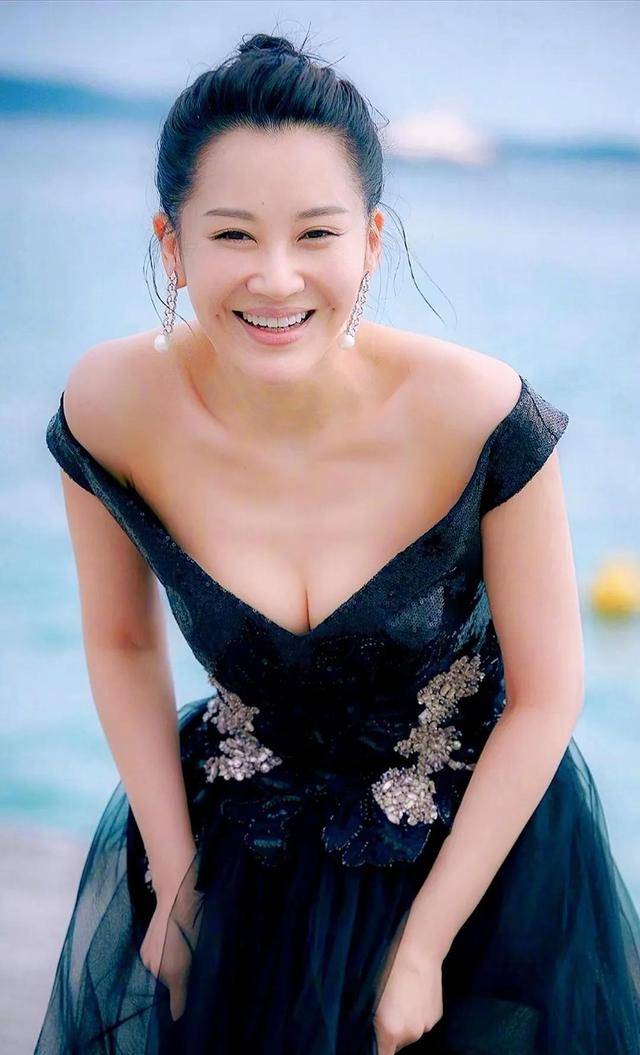 事实证明<strong></p>
<p>自动计算软件app</strong>，55岁“无人敢娶”的许晴，才是真正的人间清醒！