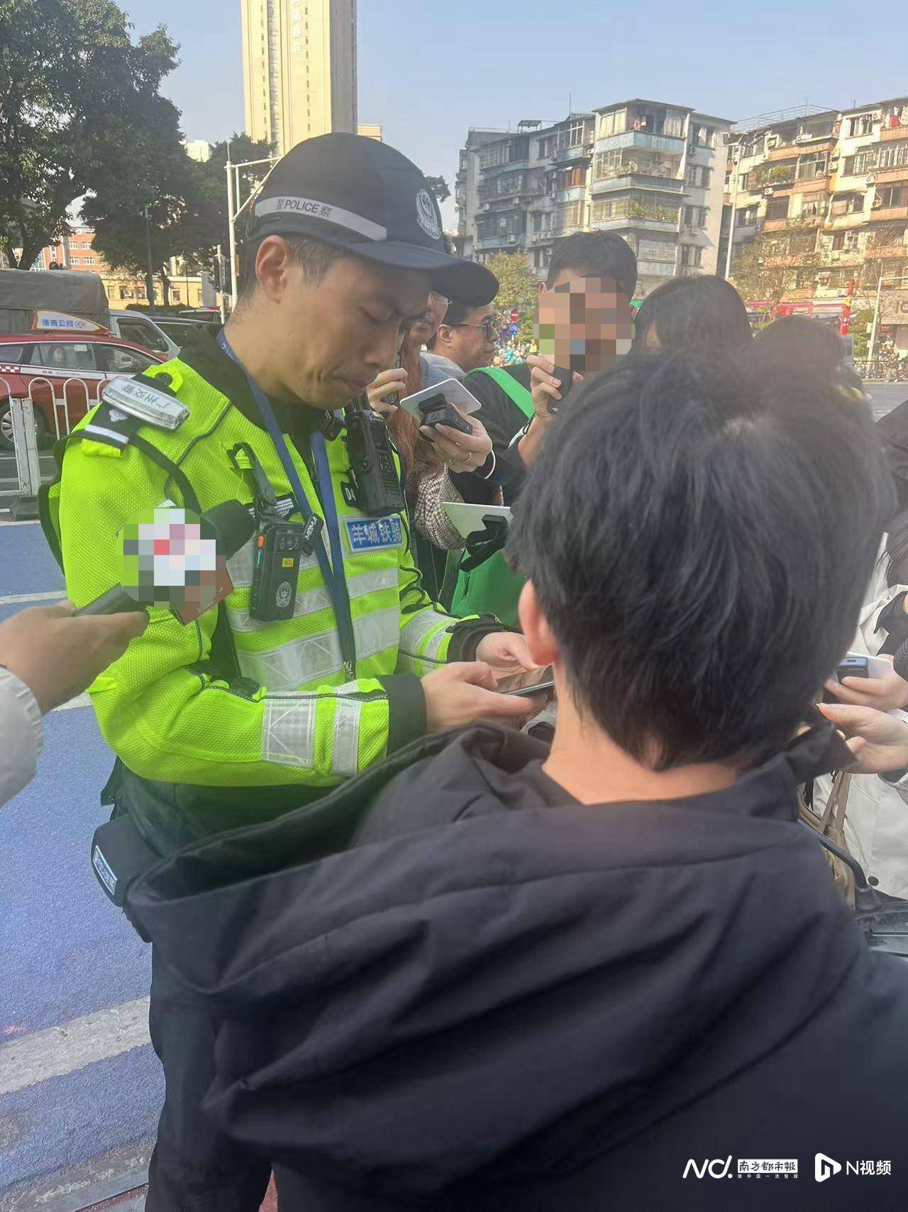 直击广州“电鸡”新规实施首日：无牌上路扣车<strong></p>
<p>炒币暴富的90后</strong>，未戴头盔罚款