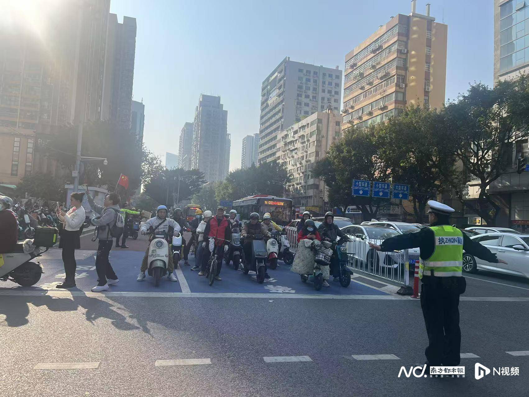 直击广州“电鸡”新规实施首日：无牌上路扣车<strong></p>
<p>炒币暴富的90后</strong>，未戴头盔罚款