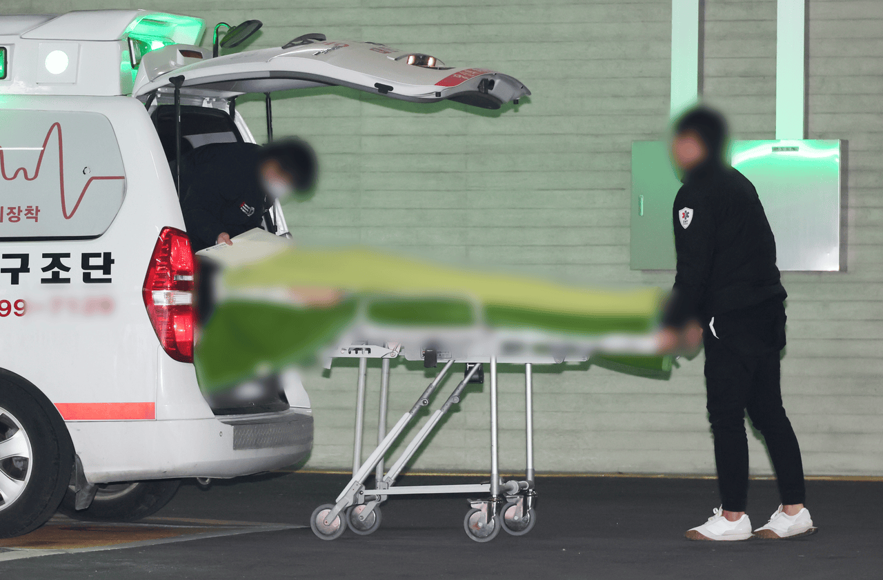 韩国空难两名幸存者：33岁空少恐全身瘫痪<strong></p>
<p>货币资本买卖</strong>，空姐脚踝和头部受伤