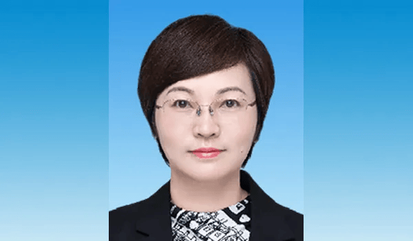 谭萍<strong></p>
<p>全球货币交易量排名</strong>，已任广东省妇联党组书记！毕业后从宾馆前台接待员做起，曾在机场工作20多年