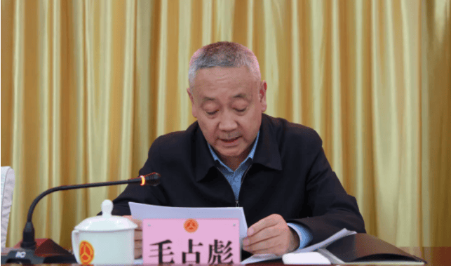厅长毛占彪<strong></p>
<p>视频软件</strong>，长期出入量身定制的“会所”，大肆吃喝、接受娱乐活动安排