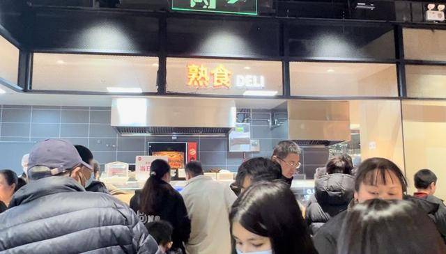 上海版“胖东来”开业 现场人山人海 区域性零售业春天来了<strong></p>
<p>视频软件</strong>？