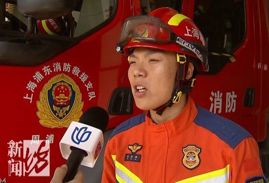 “水已经到胸口了！”事发上海深夜<strong></p>
<p>土耳其货币货币贬值</strong>，一小轿车冲进河道！紧急救援→