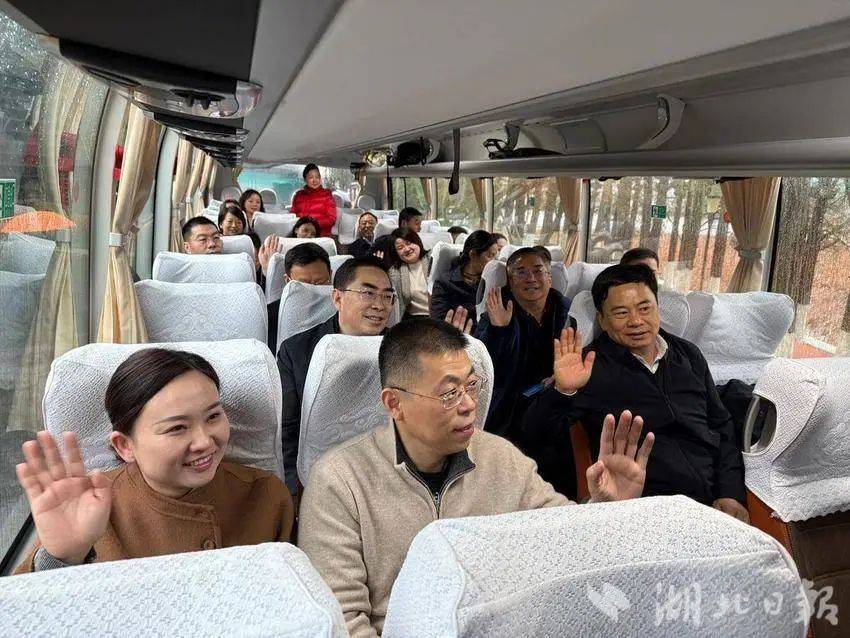 向着春天出发<strong></p>
<p>炒币书籍网盘下载</strong>！湖北代表团赴京