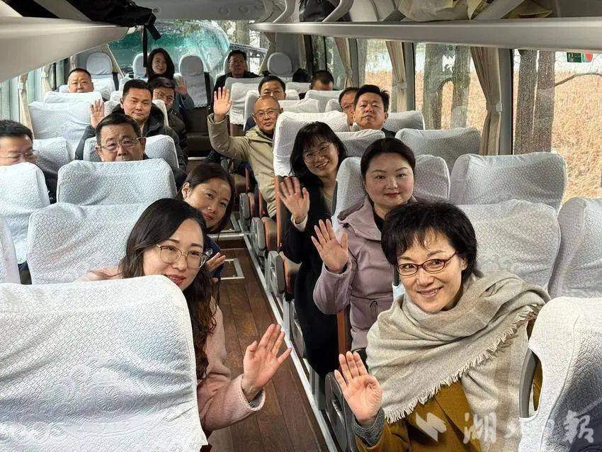 向着春天出发<strong></p>
<p>炒币书籍网盘下载</strong>！湖北代表团赴京