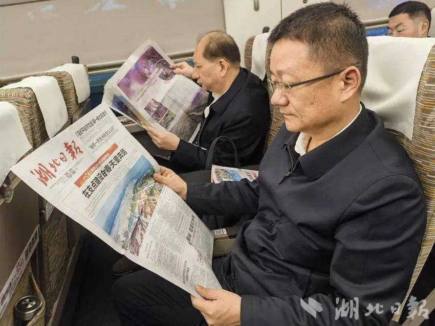 向着春天出发<strong></p>
<p>炒币书籍网盘下载</strong>！湖北代表团赴京