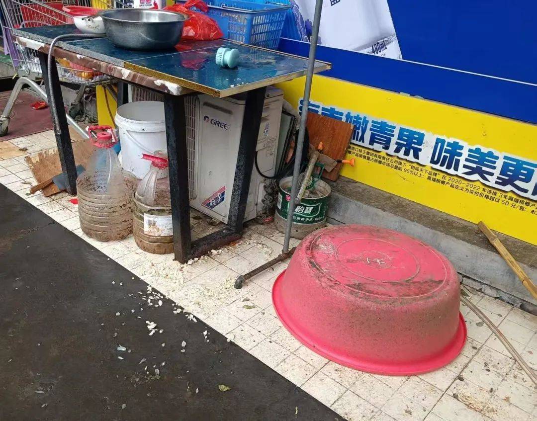凌晨打鸣到天亮！长沙一小区超市养4只公鸡邻居难入睡<strong></p>
<p>炒币亏得倾家荡产</strong>，回应：尽快吃掉