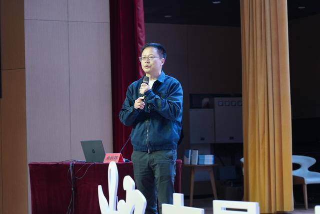 学者余世存：若有人投喂虚假信息<strong></p>
<p>新手如何炒币</strong>，AI可能会制造信息茧房