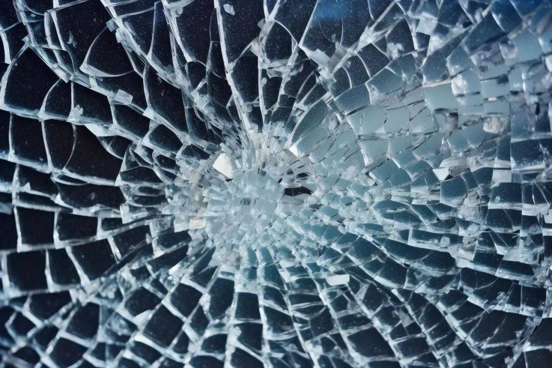 洗澡时突然爆炸<strong></p>
<p>如何做空货币</strong>，女子手筋断裂，多处缝针……家里有它快自查