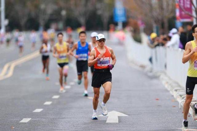 陪跑一场6000元<strong></p>
<p>新上线的币如何炒</strong>，马拉松赛场上奔跑的“私兔”什么来头