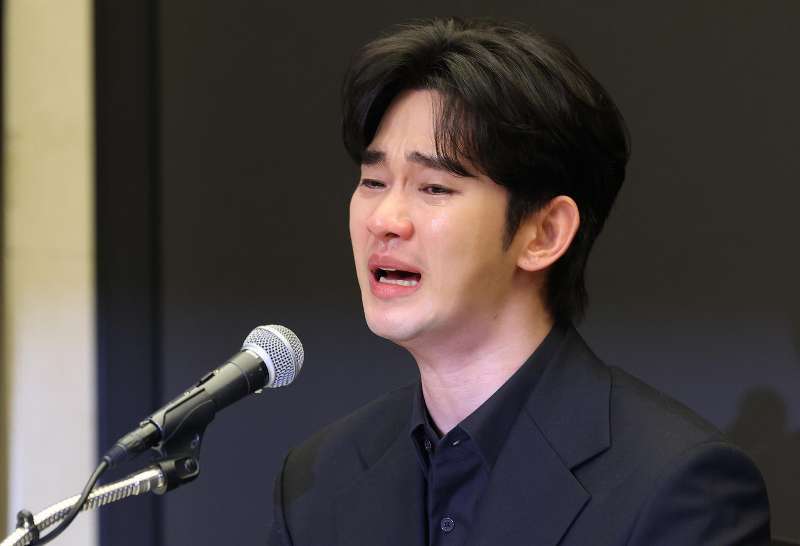 金秀贤为何在记者会上多次喝水<strong></p>
<p>如何利用行业消息去炒币</strong>，网友请DeepSeek解读