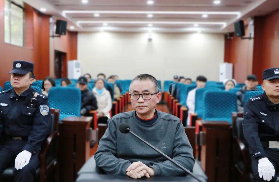 骗取医保基金超千万<strong></p>
<p>如何利用行业消息去炒币</strong>，贵州黔西南州委原常委张玉龙受审