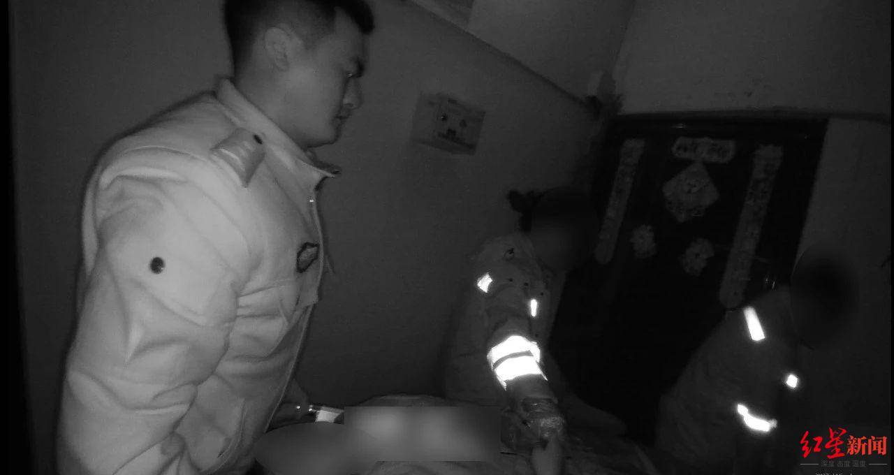 网友报警“她3天没上线了”<strong></p>
<p>如何买林奇币</strong>，24岁独居女子被民警找到时正躺地上抽搐
