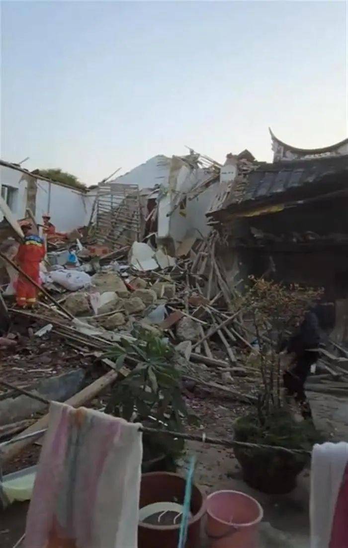 福建一民宅倒塌7人被埋<strong></p>
<p>货币如何产生</strong>，亲历者：房龄已超60年