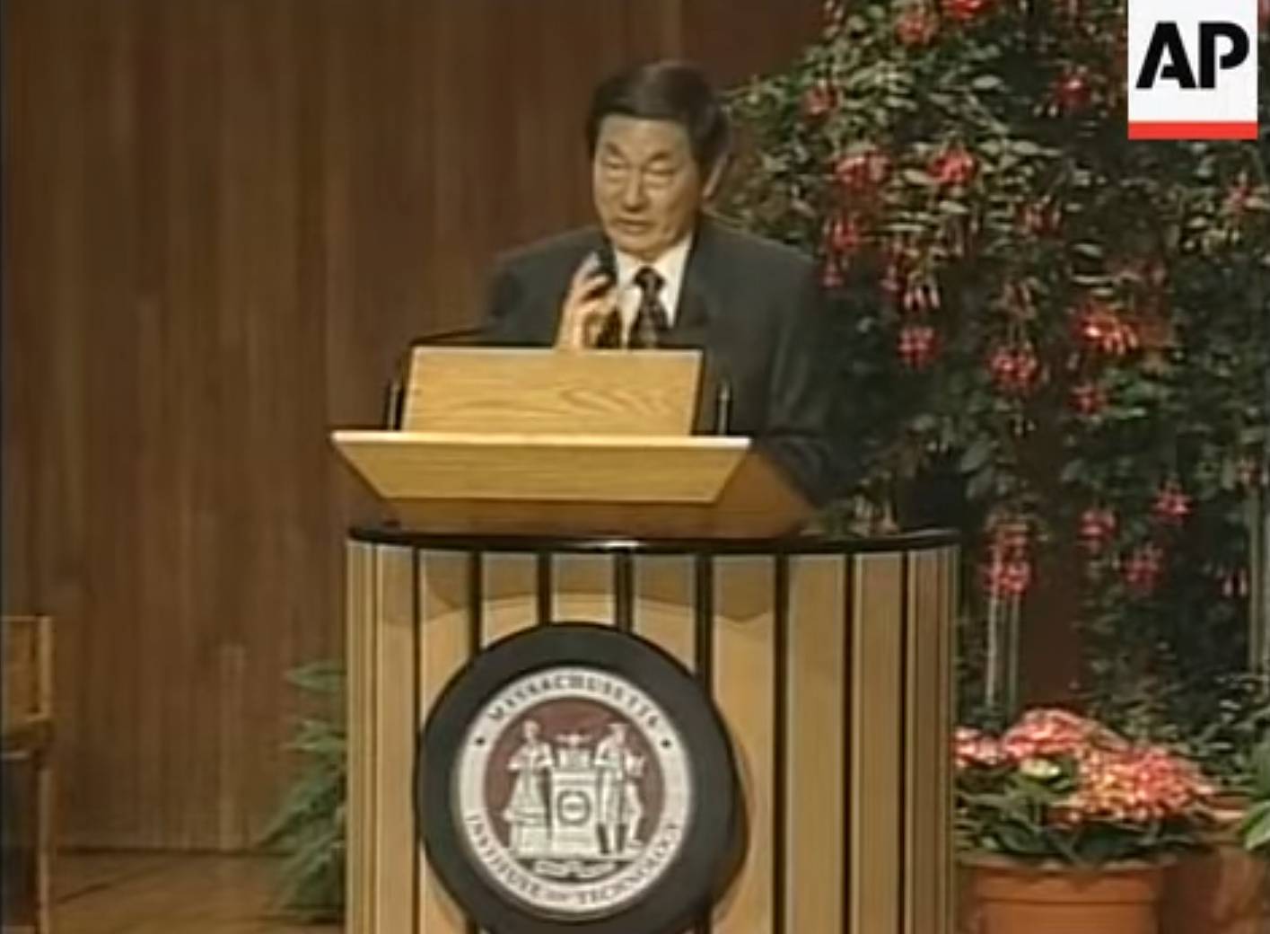张军：关税战给了我们一个决心<strong></p>
<p>炒币如何看盘</strong>，必须把扩大内需的堵点真正解决掉