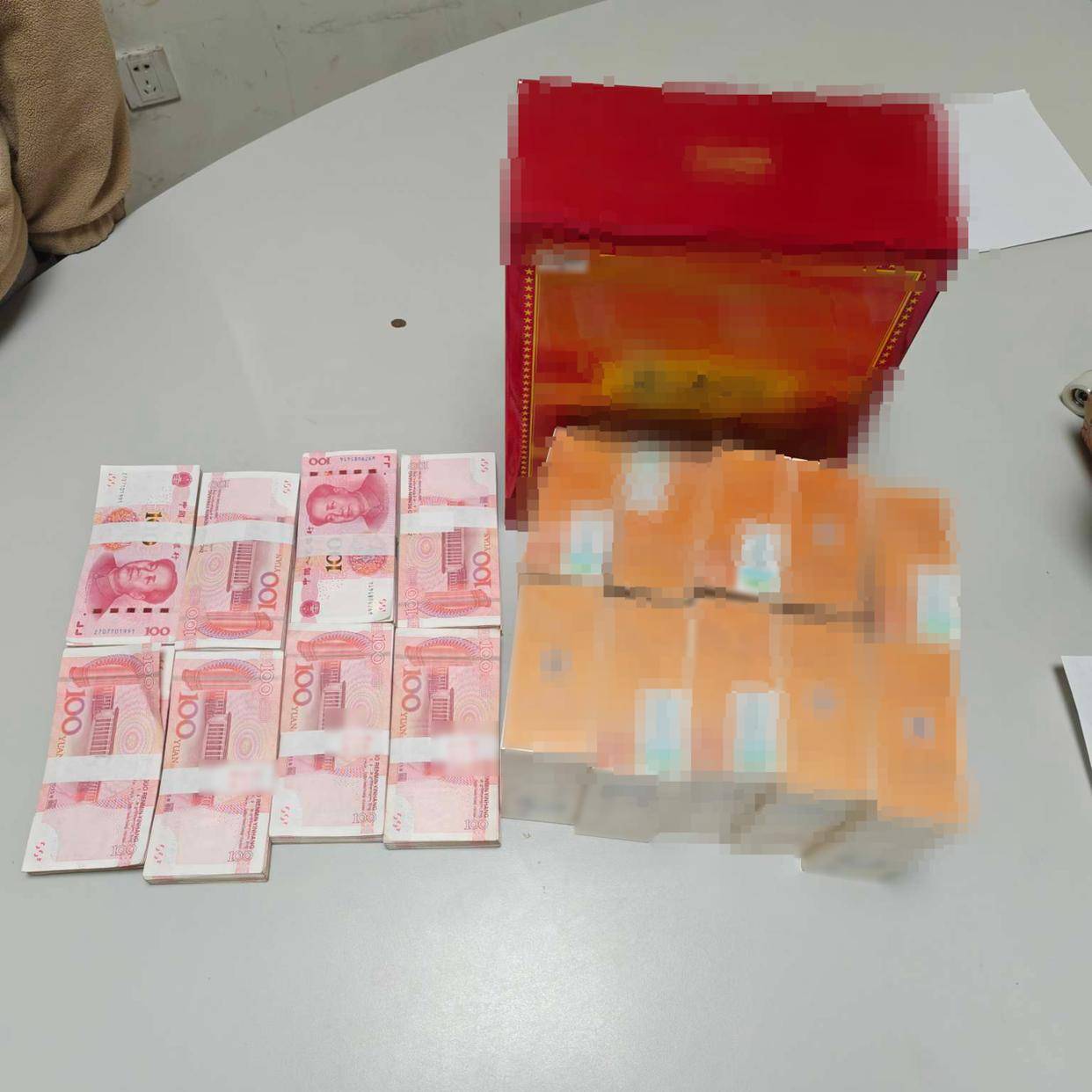 杭州一学生网购讲义夹<strong></p>
<p>币圈小白如何获取资讯</strong>，包裹里竟藏着8万元现金，背后涉及一场诈骗