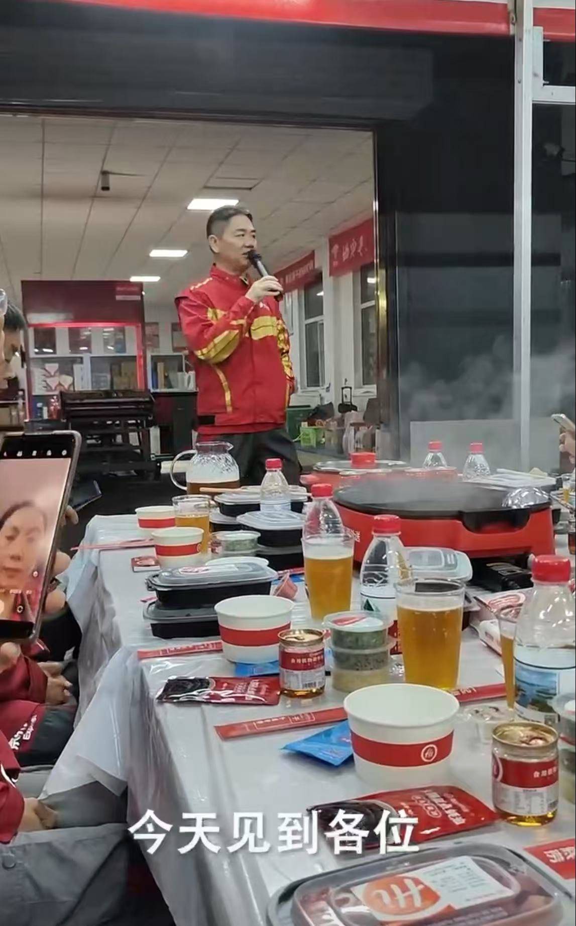 刘强东冲到一线：白天送外卖<strong></p>
<p>如何上币</strong>，晚上请骑手吃海底捞