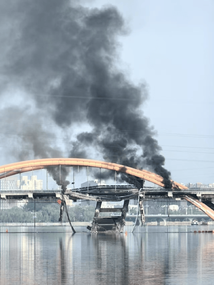北京顺义潮白河大桥发生火情并部分坍塌<strong></p>
<p>如何买币</strong>，官方回应