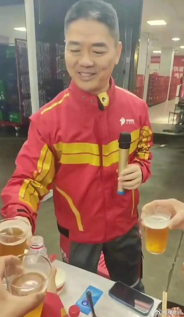 刘强东吃了一顿“价值上亿”的火锅之后<strong></p>
<p>如何买币</strong>，京东外卖崩了