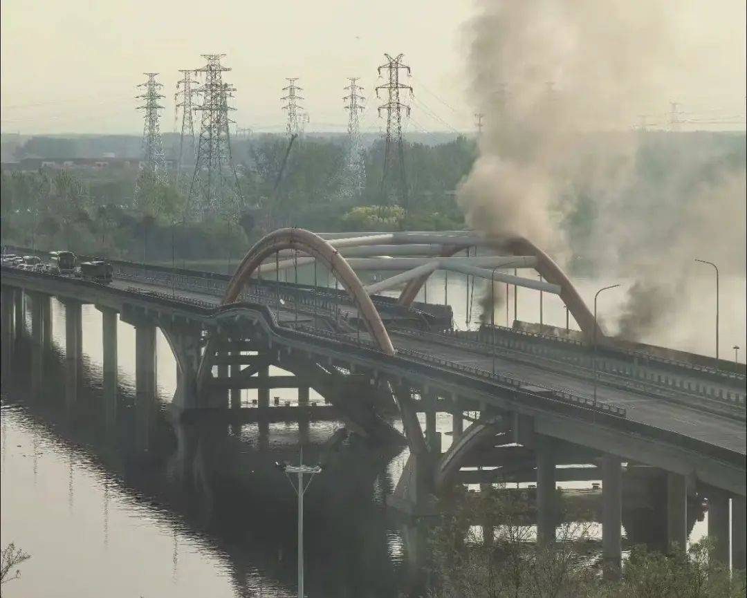 北京潮白河大桥部分路段起火坍塌<strong></p>
<p>如何买币</strong>，官方：原因正调查